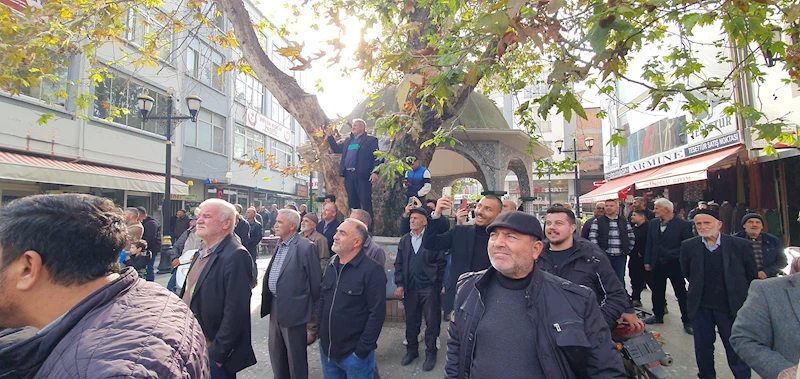 TOKAT Çatıya konan akbabayı görüntülemek için yarıştılar (VİDEO EKLENDİ) 