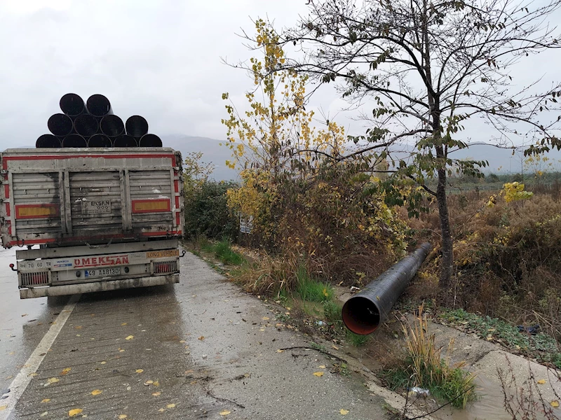 TIR dorsesindeki boruların üzerine çıkan işçi düşerek ağır yaralandı