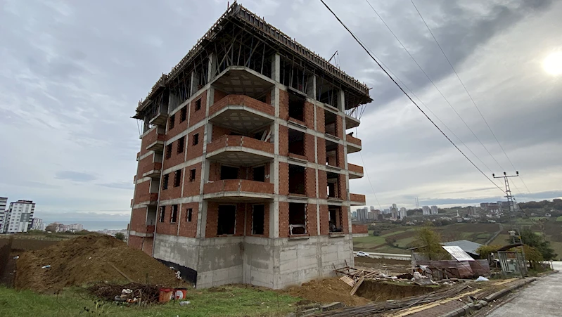 İnşaattan başına kalas düşen çocuk, ağır yaralandı