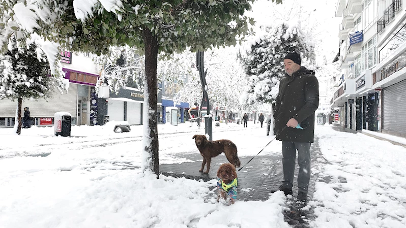 Bolu kent merkezinde kar kalınlığı 28 santimetreye ulaştı