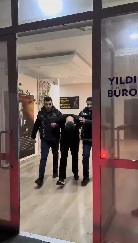 BURSA - 34 yıl hapisle aranan firari hükümlü arkadaşının evinde yakalandı (VİDEO EKLENDİ) 