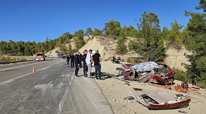 TIR ile 3 otomobil zincirleme kazaya karıştı: 2 ölü, 6 yaralı