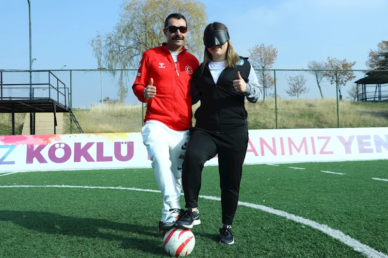 Görme engelli çift, futbolla hayata bağlandı