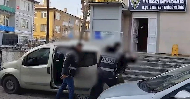 Polis aracına çarpıp kaçan cinsel istismar hükümlüsü yakalandı