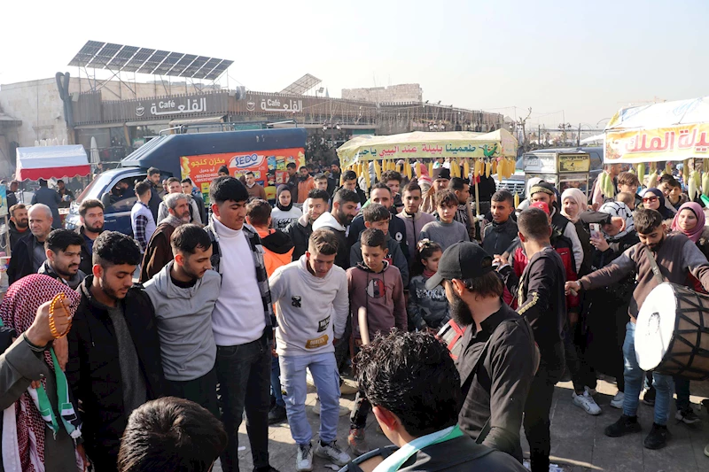 Suriyelierin kutlamaları, Halep Kalesi çevresi ve kent meydanında yoğunlaştı (VİDEO EKLENDİ)