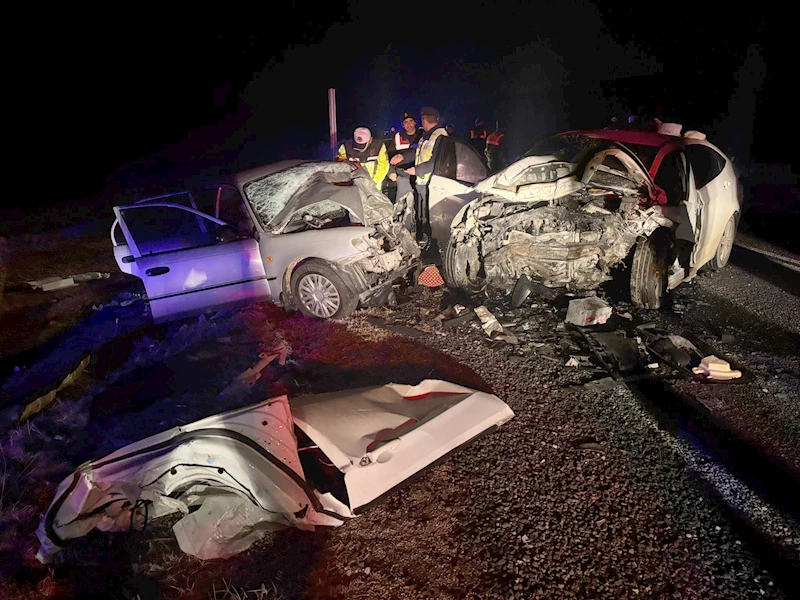 Eskişehir’de iki otomobil kafa kafaya çarpıştı; 4 ölü, 2 yaralı / Ek fotoğraflar