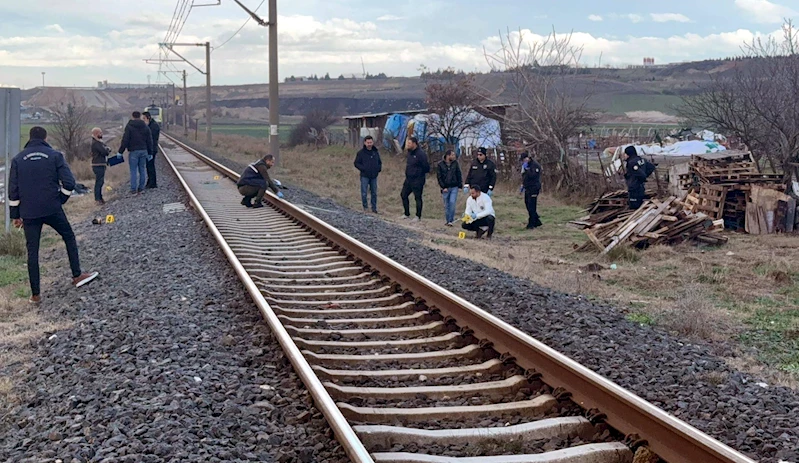 Rayların üzerinden geçmek isterken trenin çarpmasıyla öldü