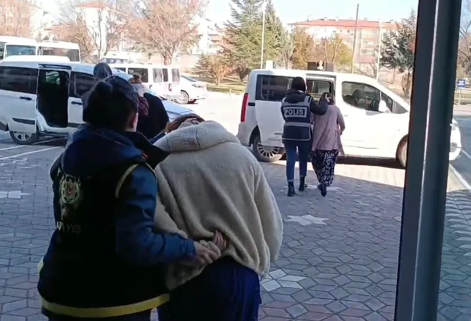 Aksaray'da evden 115 bin TL ziynet eşyası çalan 3 kadın tutuklandı...