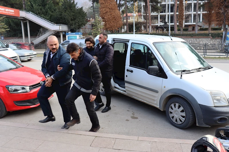 Yolcu otobüsünün yatak kısmında 9 kaçak göçmen yakalandı (2)	