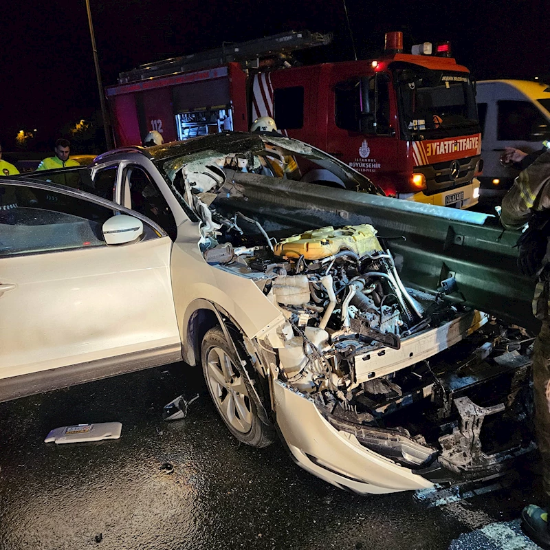 İstanbul- Beylikdüzü’nde otomobil bariyere çarptı; araçtaki 3 kişiden 1’i öldü 2’si yaralandı