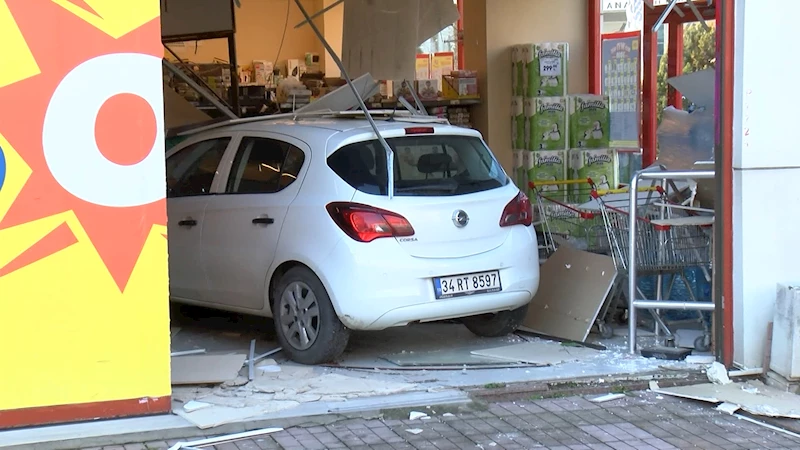 İstanbul- Pendik’te fren yerine gaza basan sürücü markete girdi