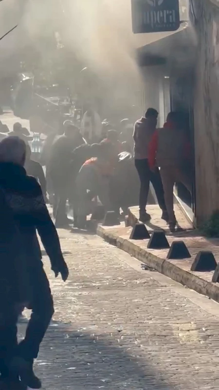 İstanbul - Taksim’de 5 katlı otelde yangın: 5 kişi dumandan etkilendi / Ek görüntü ve fotoğraflarla geniş haber