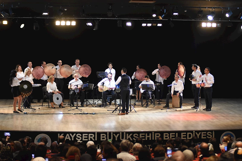 Adliye çalışanlarının kurduğu ritim topluluğundan konser