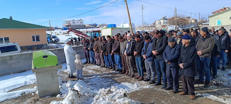 Öğrenci servis midibüsüyle otomobilin çarpıştığı kazada yaralanmıştı, kurtarılamadı (2)