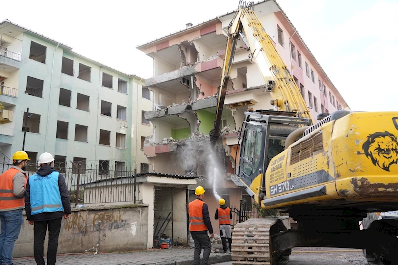 Bahçelievler’deki 6 sitede kentsel dönüşüm için ilk kepçe vuruldu