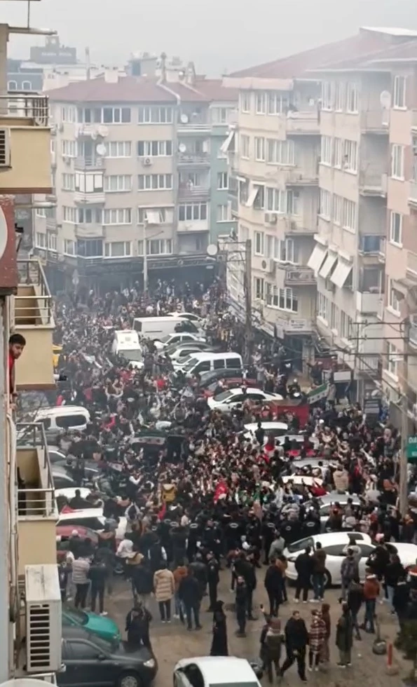 Bursa’da Suriyelilerden Atatürk posterleriyle kutlama (2)