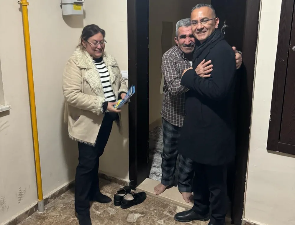 İYİ Parti adayı Tuğrul Karacaer kapı kapı dolaşıyor 