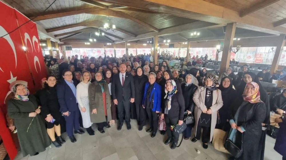 Kadınlar gününde MHP ailesine 300 kadın üye