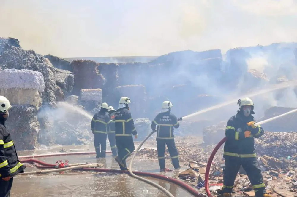 Aksaray Organize Sanayi Bölgesinde kağıt fabrikasında yangın 