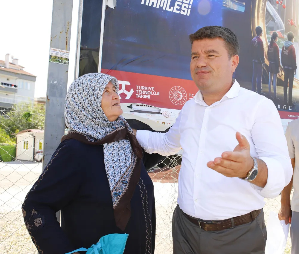 Evren başkandan yaşlı kadına jest! Makam aracıyla evine bıraktı 