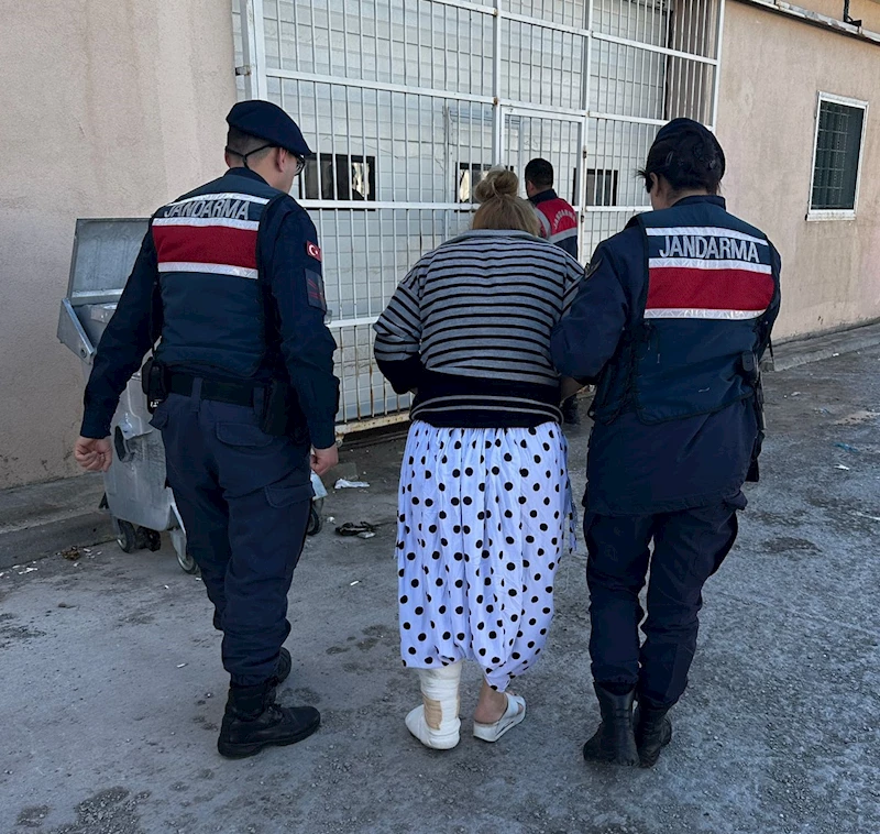 Jandarmayı görünce kaçmak için balkondan atlayan firari hükümlü yaralandı