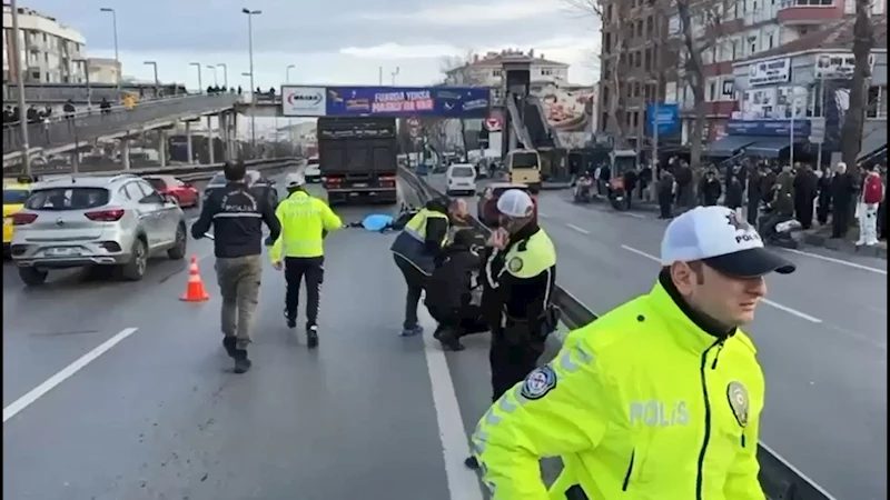 İstanbul - Avcılar’da kamyona çarpan motosikletli hayatını kaybetti / Ek fotoğraflarla