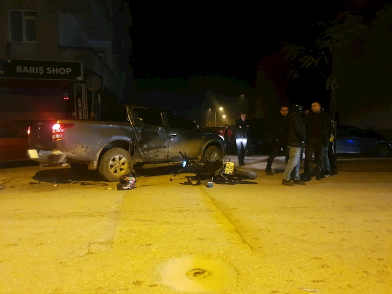 Kamyonetle çarpışan motosikletin sürücüsü yaralandı