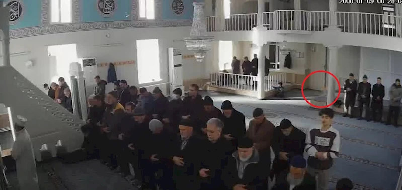 ELAZIĞ - Cemaat namaz kılarken, camiye torpil attı (VİDEO EKLENDİ) 