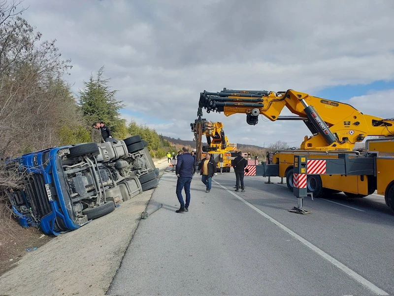 Devrilen tankerin sürücüsü hayatını kaybetti