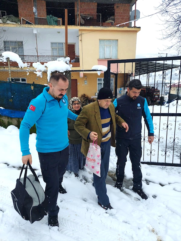 Diyaliz hastası, yoğun karda UMKE ekiplerince hastaneye ulaştırıldı