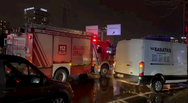 İstanbul - Bahçelievler’de iki kamyonetin karıştığı kazada 1 kişi yaralandı