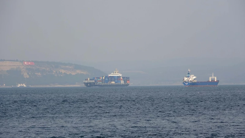 Çanakkale’de boğaz trafiği normale döndü / Fotoğraflar