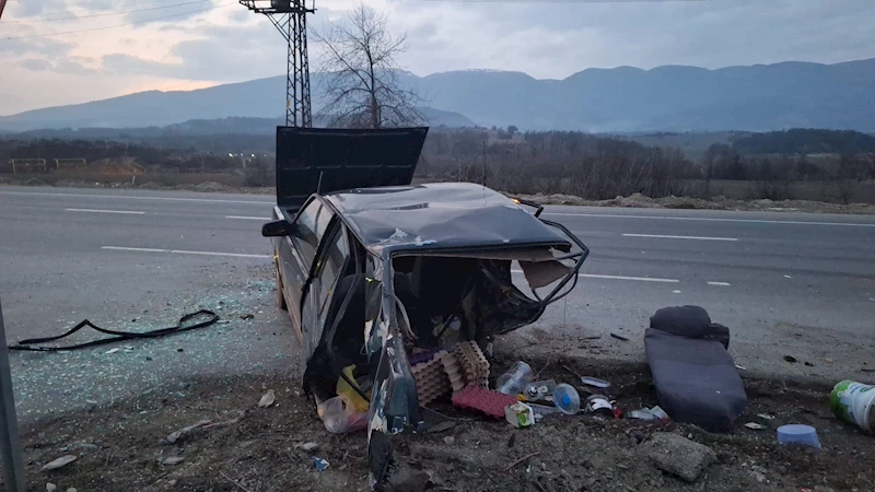 Mucize kurtuluş; ikiye bölünen otomobilden yara almadan kurtuldu