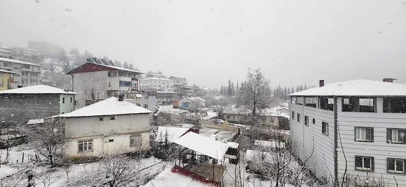 Adana’nın yüksek kesimlerine kar yağdı