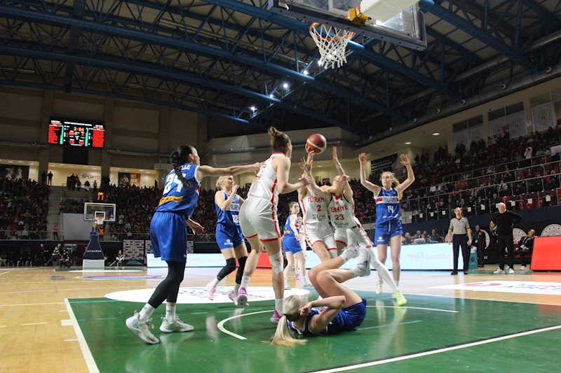 A Milli Kadın Basketbol Takımı, İzlanda’yı da yenerek 5’te 5 yaptı / Ek fotoğraflar