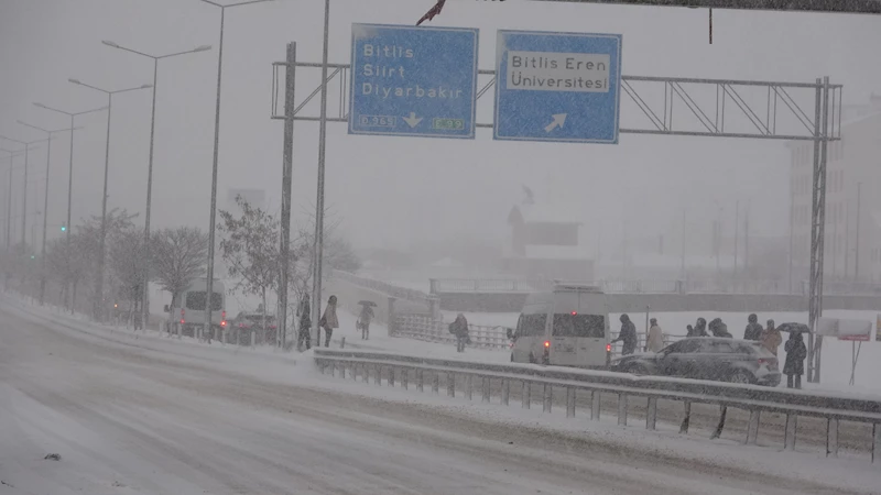 BİTLİS’te 111 köy ve mezra yolu ulaşıma kapandı (VİDEO EKLENDİ) 