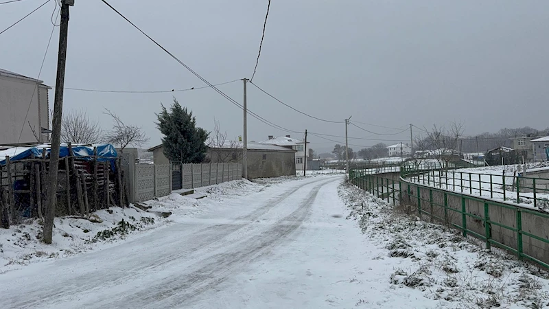 Tekirdağ’ın yüksek kesimlerine kar yağdı (Video eklendi) 