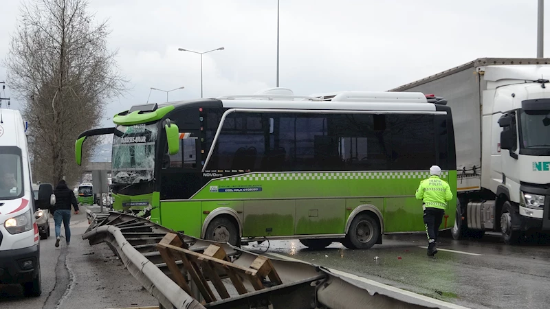 Özel halk otobüsü ile kamyonet çarpıştı; 3 yaralı