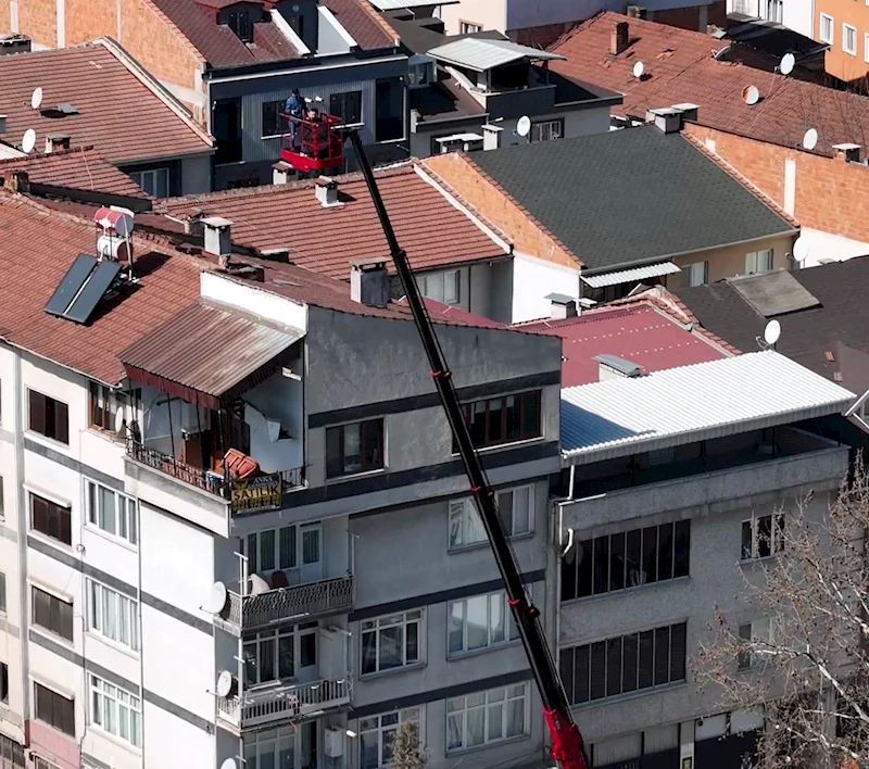 Bursa - Vincin sepetine binip, 26 metre yükseklikte saç tıraşı yaptı /Video eklendi 