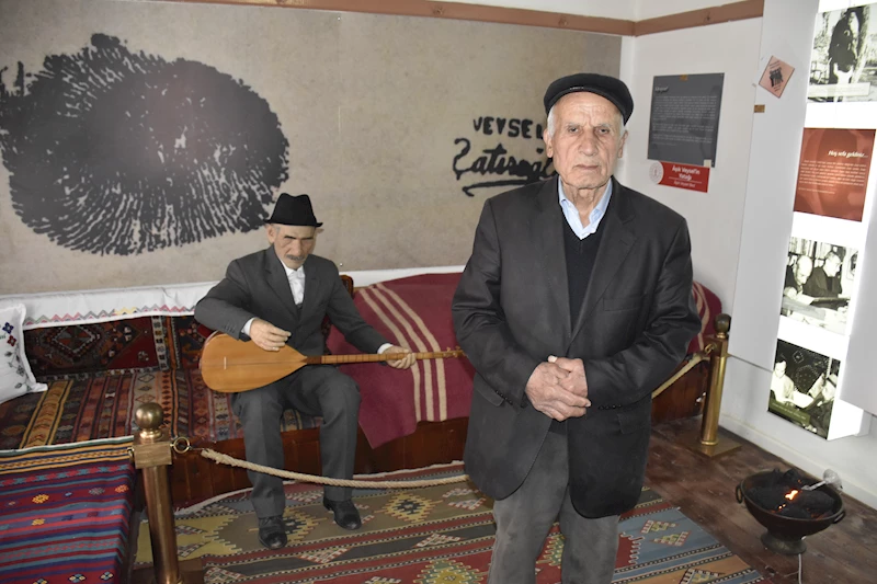 Sivas- Köyündeki müze görevlisi, tanıdığı Aşık Veysel