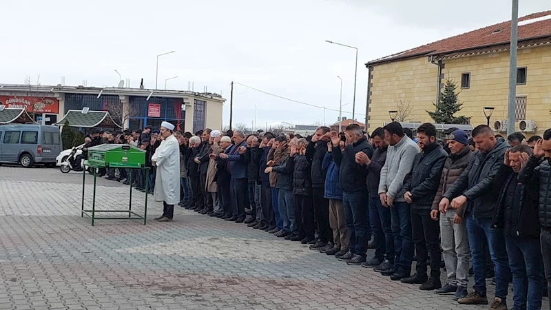 Trafik kazasında hayatını kaybeden üniversite öğrencisi Onur, son yolculuğuna uğurlandı