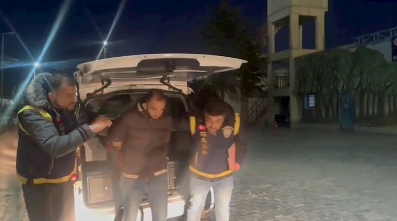 15 yaşındaki kıza okul çıkışı bıçaklı saldırı; o anlar kamerada/ Ek fotoğraflar