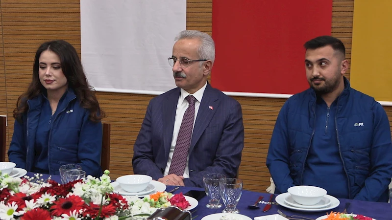 Bakan Uraloğlu, PTT Genel Müdürlüğü personeliyle iftar yaptı 