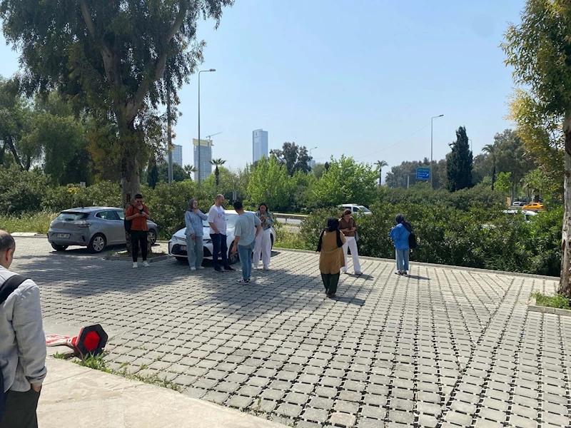 İstanbul açıklarındaki depremde, İzmir, Balıkesir, Çanakkale ve Uşak da sallandı