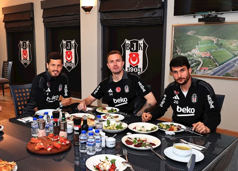 Başkan Serdal Adalı, futbol takımıyla buluştu