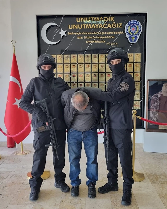 Hapis cezasıyla aranan FETÖ