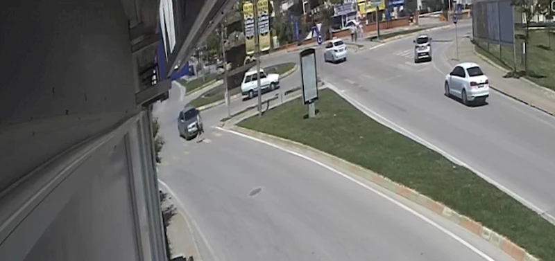 Otomobilin çarptığı yaya yaralandı; kaza kamerada
