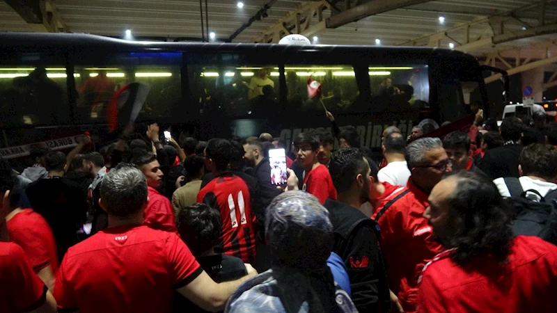 Gençlerbirliği’ne Esenboğa Havalimanı’nda coşkulu karşılama