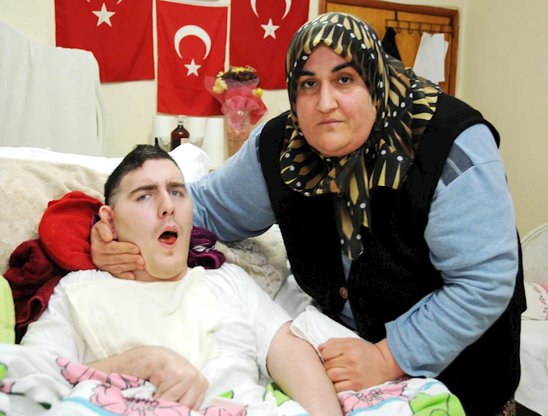 Felçli Umut ve Gülsüm Anne