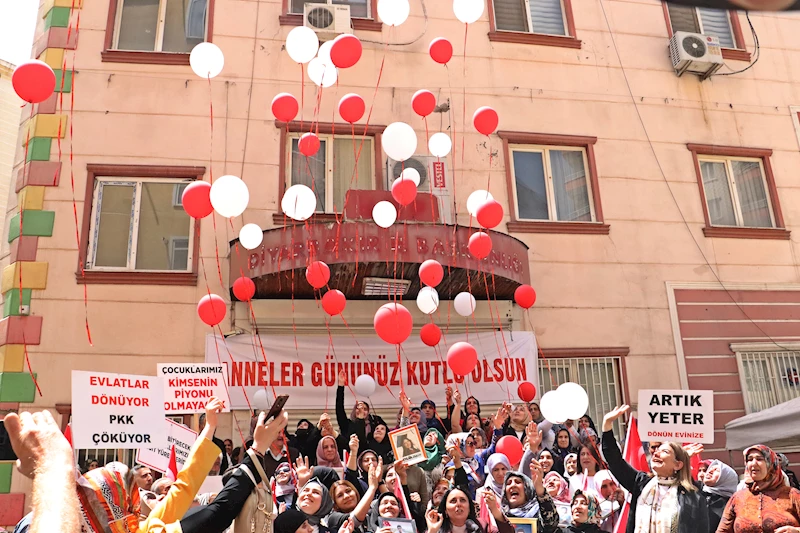 Çocukları dağa kaçırılan aileler, Anneler Günü’nde de nöbette 